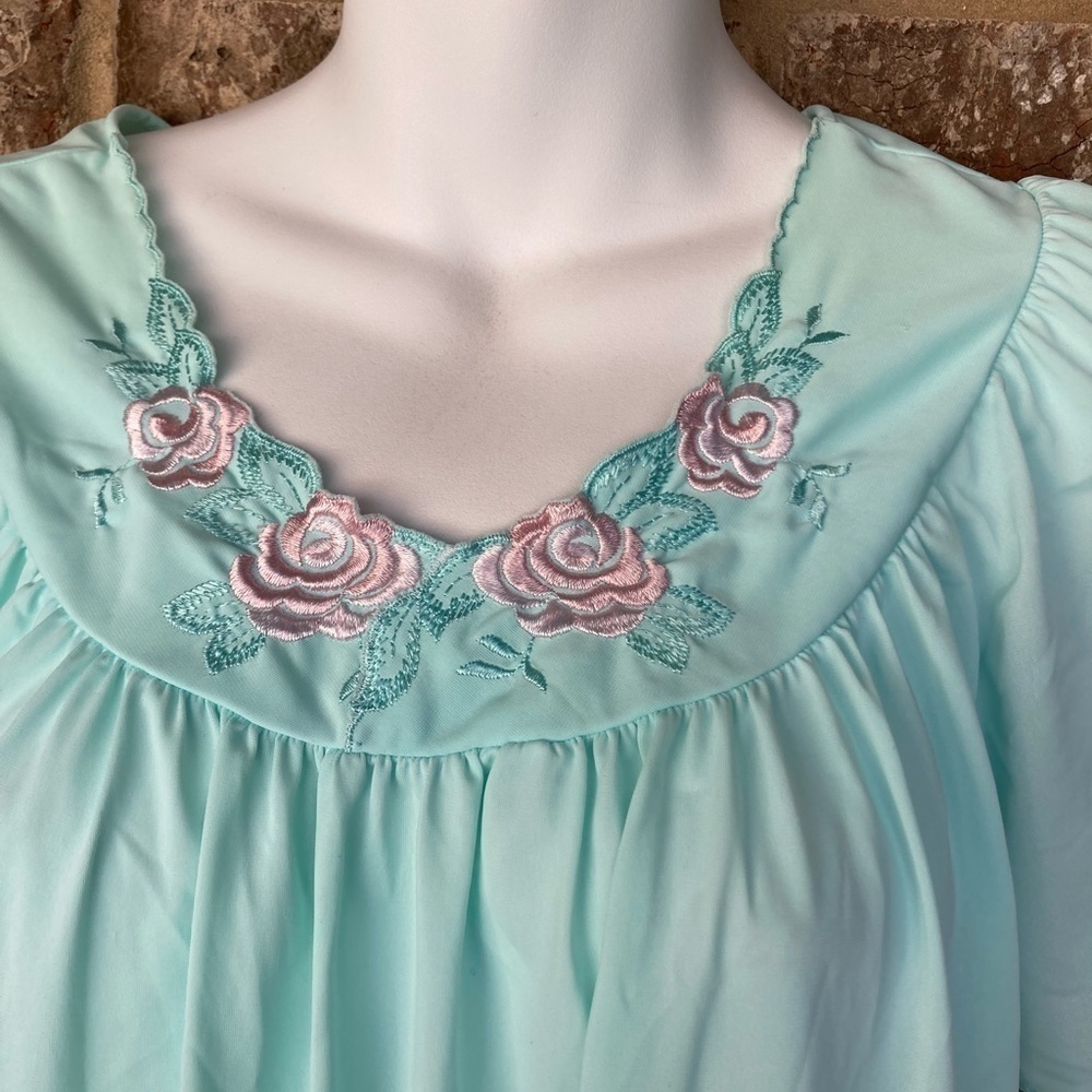 Shadowline Nightgown  Roses Size Small Vintage